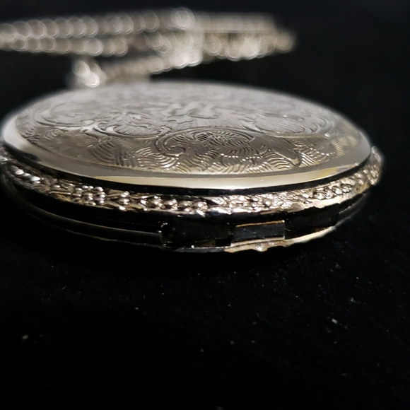 NEW Silver and Gold Textured Quartz Train Pocket Watch - Picture 3 of 7